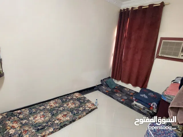 2 ROOMS INCLUDING EWA AVAILABE FOR RENT, ONE WITH ATTACHED BATHROOM. IN HOORA, NEAR CITY MART.