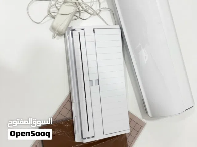 جهاز قص إلكتروني سيلويت كاميو 4 (Silhouette Cameo 4) بحالة ممتازة مع ملحقاته
