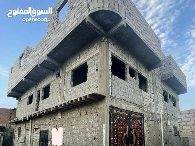 للبيع بيت ثلاث دور مفروش في البريقه في السوق موقعه بين جهة المعارض وجهه مسجد الرساله بيت ركن ومفروش