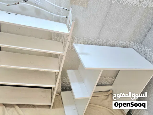 مكتب او ميز دراسه +مكتبة