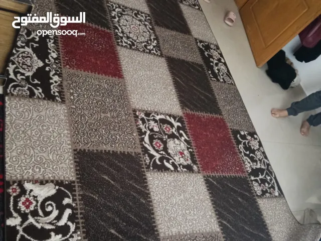 سجاد نظيف و في حالة ممتازة