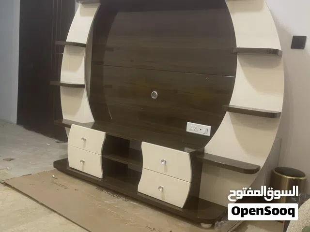 ميز بلازمة غير مستخدم