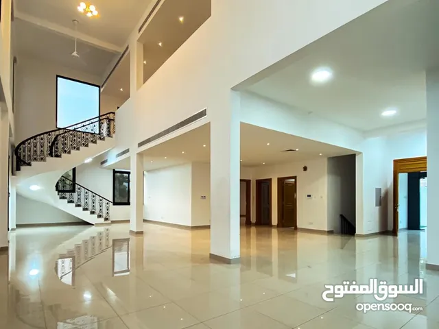 فيلا للايجار في القرم على اطلالة البحر- Brand New Villa for rent in Al Qurum(تم خفض السعر)