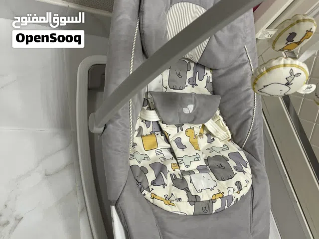 كرسي او جلاسه لأطفال من شركه بابيز ان ما ميز