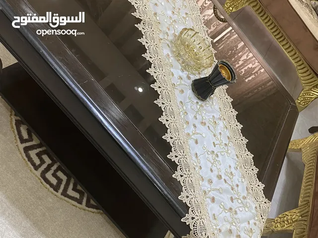 طاولات خشب