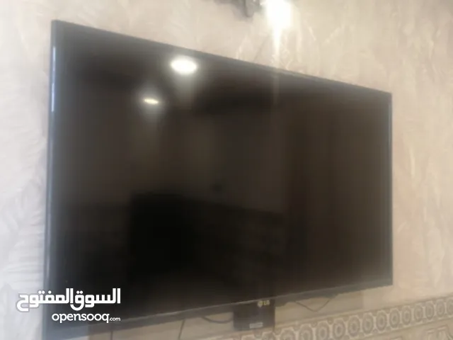شاشه لبيع مستعمله شغاله مكانه الهارثه سعرهه 200