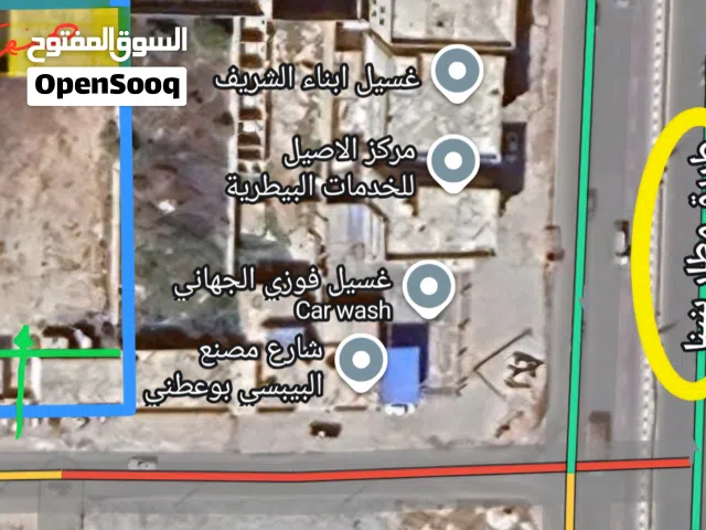 موقع تجاري ممتاز أرض 2000 م2 فيها هنقر 350 م2 / طريق المطار