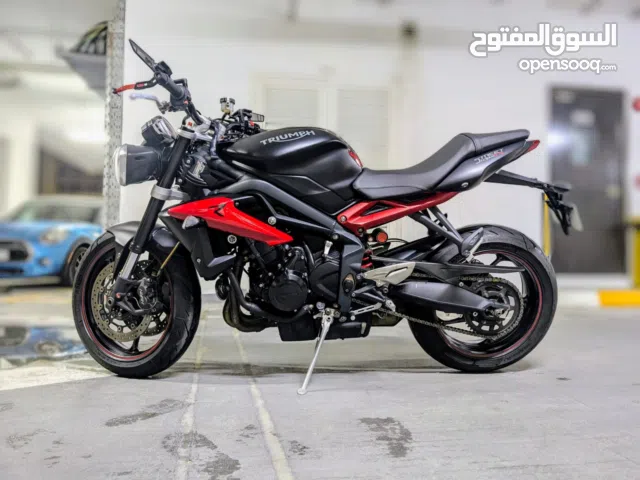 Triumph Street Triple 675R 2015 – The Ultimate Middleweight Naked
