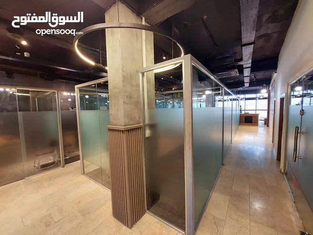 مساحات مكتبية مع نت وكهرباء وقاعه اجتماعات