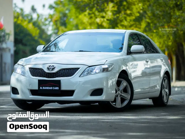 TOYOTA CAMRY 2011 WHITE COLOR WITH LOW PRICE  FRIENDLY SEDAN 5 SEATER NEAT INTERIOR REDUCED PRICE