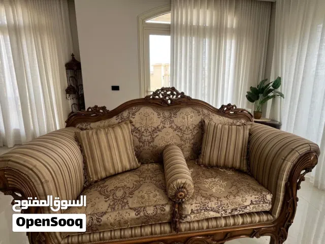 صالون مستعمل للبيع بحالة ممتازة
