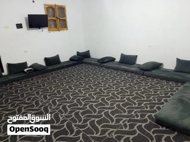 5 فرشات كبار معاهم 12 مخاد شبه جدد