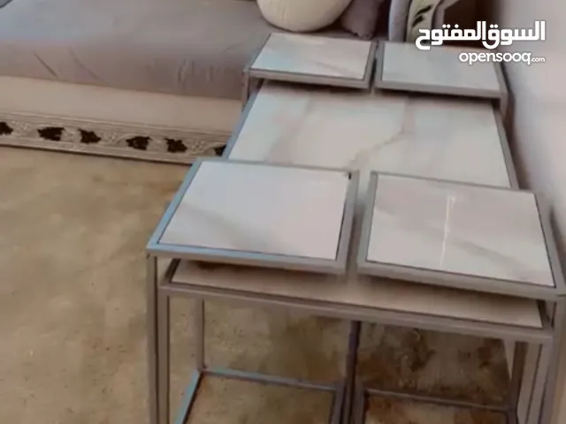 مجلس للبيع مستخدم نظيف سهل التنظيف وبسعر مغري