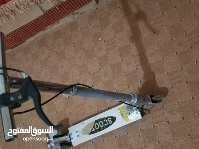سكوتر شبه جديد للبيع بسعر عرطه