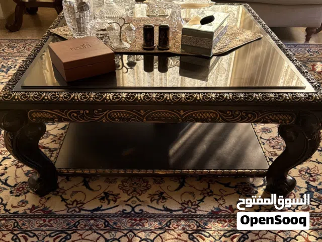 طاولة للمعيشة