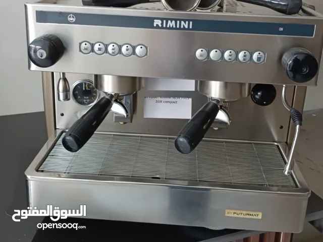 مكينة قهوة أيطالية نظيفة جدا استخدام بسيط مع طحانة