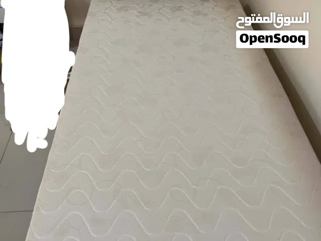 سرير فرد مع مرتبة و خزانة