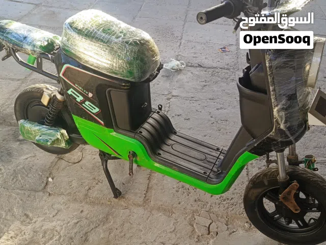 دراجه ار 9 نضيفه نقص 4 بطاريات يعني بيهه بطاريه وحده اكرر نقص بطاريات