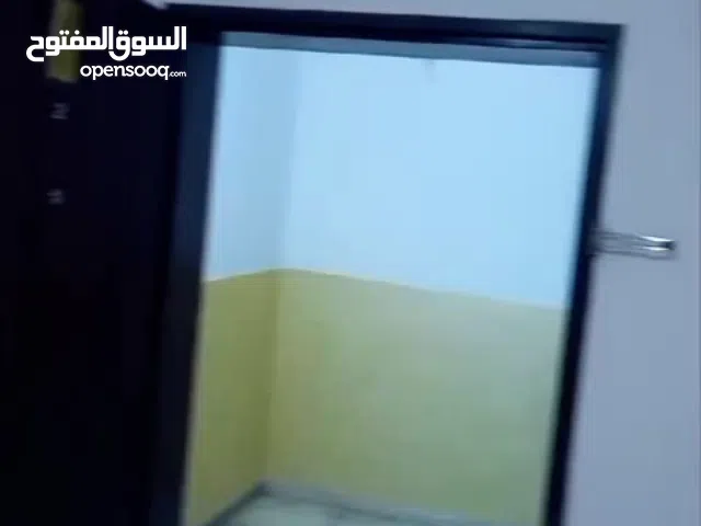 شقه للايجار موقع مميز ومطل بأجمل المناطق جميع الخدمات بسعر مناسب جداً بأرقى منطقة في ام الشرايط