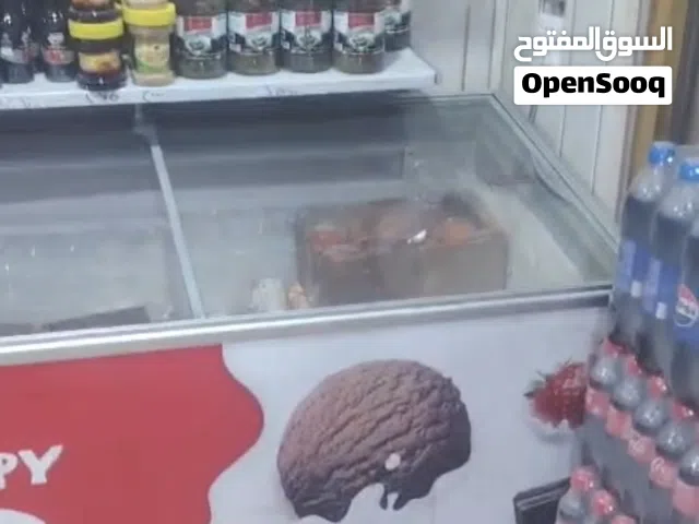 أسواق للبيع شغاله وقديمه معروفه ركن ع شارع  اجارها 225 مع الكهرباء ومع المولد 4 انبير السعر 10 وبيه