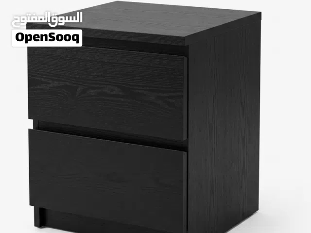 طاوله جانبيه للسرير اللون الاسود غير مستعمل من ikea