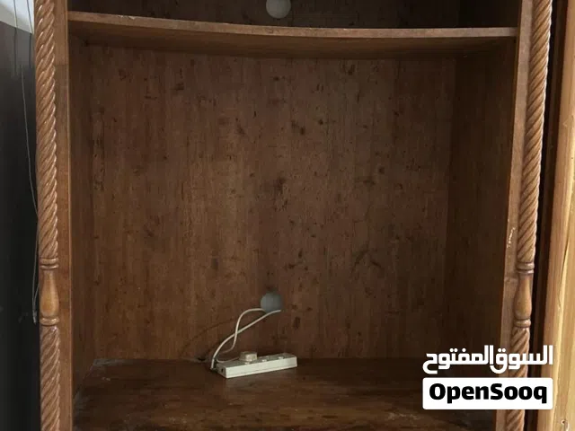 للبيع مكتبة تلفزيون ووحدة عرض بتصميم كلاسيكي راق مصنوعة من الخشب الطبيعي المتين عالي الجودة
