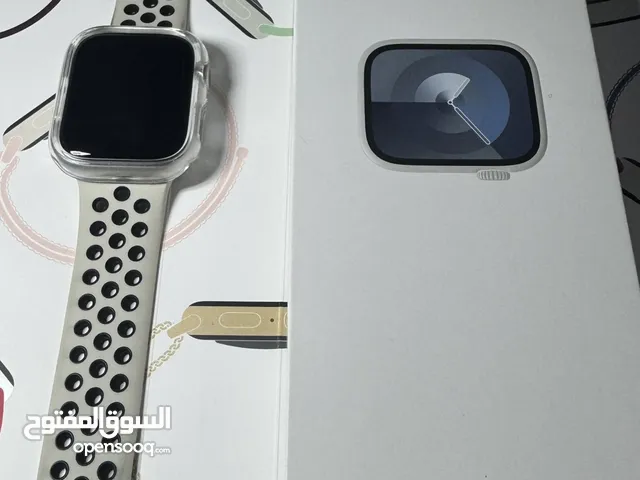 Apple Watch Series 9 45mm GPS Silver Aluminium with bands and covers