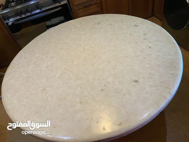طاولة مطبخ