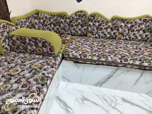 خمس فرشات وخمس مساند وخمس ركايات