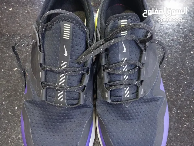 حذاء مشي او جري لمسافات كبيره نايك اصلي NIKE جدبد غير مستعمل مقاس 37.5 مقاوم للماء قابل لتنفس