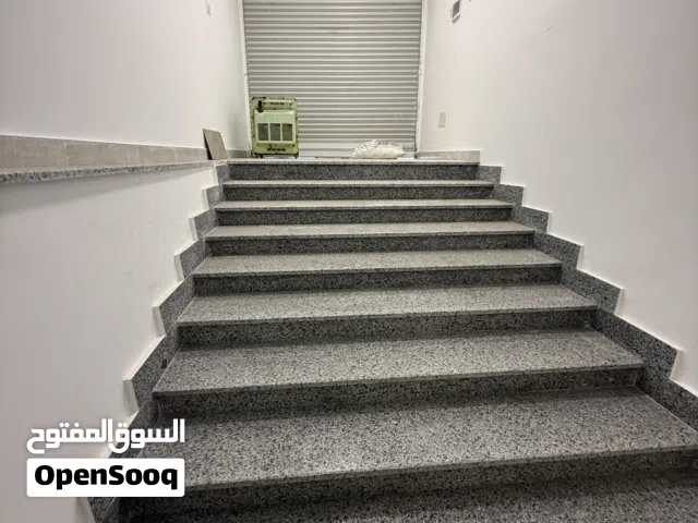 مبنى للايجار يتكون من بيزمنت و طابقين