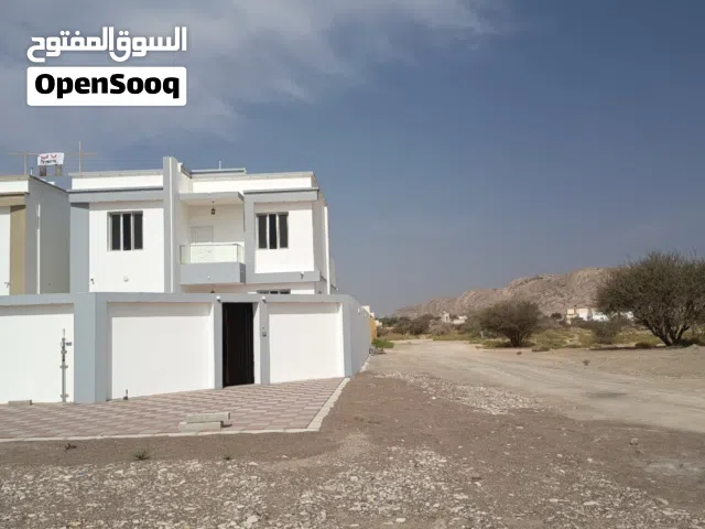 فيلا جديدة  راقيه للبيع بجميع المواصفات الصفا هجار