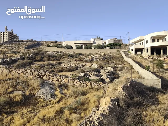 ارض مستوية في موقع حيوي بالقرب من جامع عبد العزيز