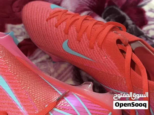 حط سعرك إذا عجبني شله حط سعر معقول عشان الجوتي اصلي ميه من ميه و جميل و ما في اي شي و نضيف