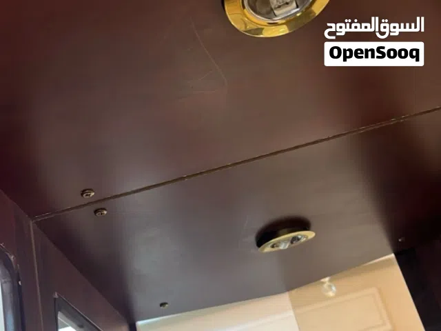 بوفيه للتحف والتلفاز