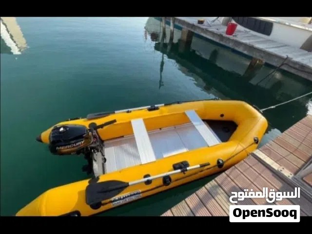 للبيع قارب مطاطي مع محرك 4Strok الفارب عالي الجوده و لم يستخدم القارب و المكينه مره واحده فقط ينفع