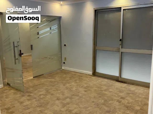 شقه للايجار تصلح سكني أو اداري بالمعادي أبراج المهندسين قريب للكورنيش