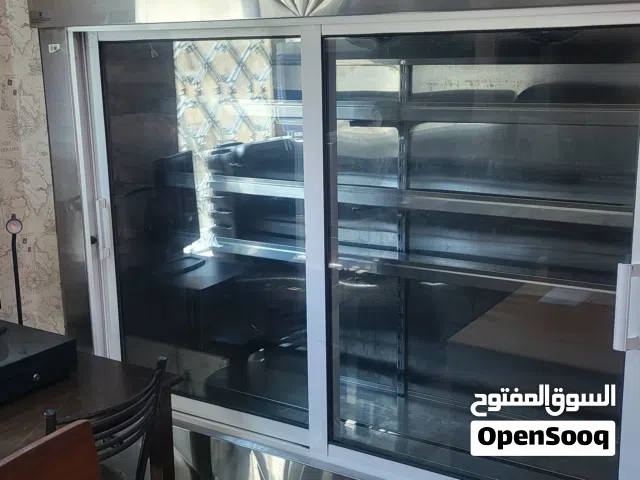 معدات مطعم ومطبخ بحالة الوكالة للبيع بسعر مغري جدا