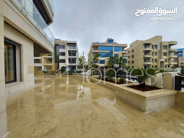 شقة ارضية مع حديقة للبيع في حي الصحابة بمساحة بناء 235م