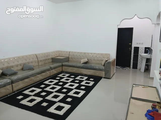 شقة 3 غرف للايجار بحوش صغير ومدخل مستقل
