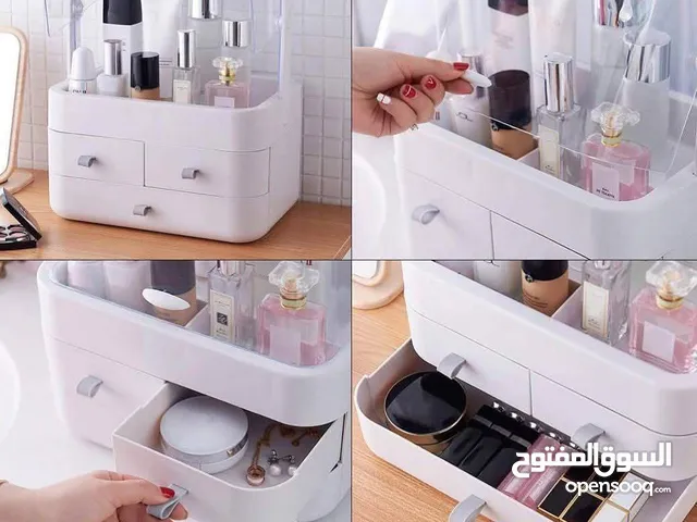 خزانة الأميرات لتنظيم المكياج والعناية!  خلي طاولة التزيين تبعتك تصير قطعة فنية  مع منظم المكياج .