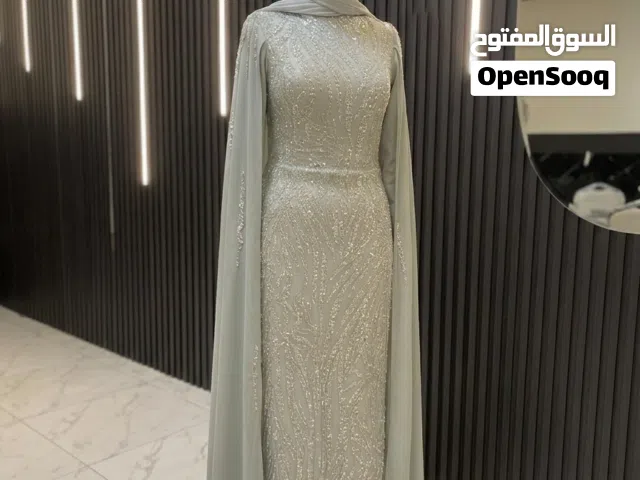 فستان للبيع