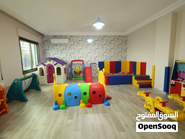 حضانة للبيع مع رخصتها بموقع مميز في السرو