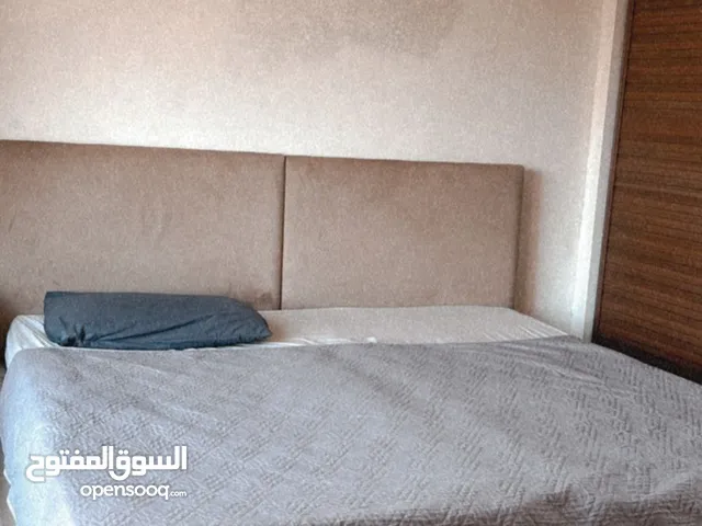 تخت مستعمل للبيع