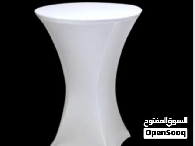 طاولة قابلة للوقوف للإيجار