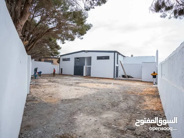 هنكر للبيع في عين زارة .. شارع الفصول اربعة