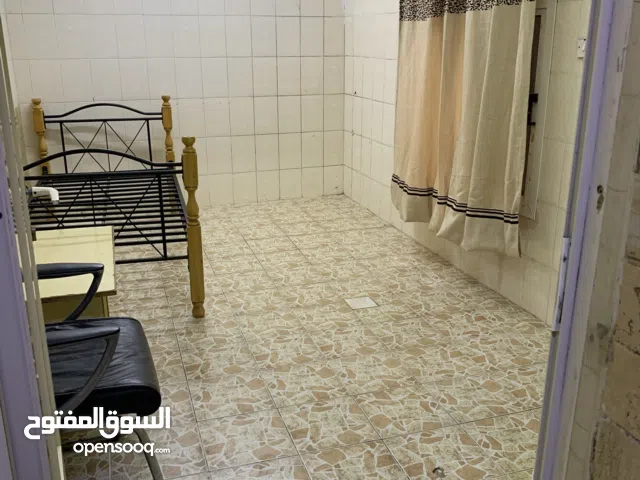 Room with kitchen and bathroom with free ewaحجره ومطبخ وحمام شامل الكهرباء