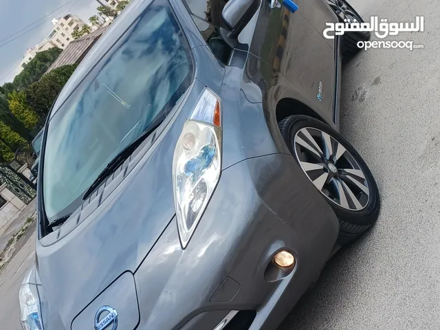 نيسان ليف 2015 للبيع ممشى قليل جدا بحال الوكالة نازلة من 11 بار جديد قابل للبدل