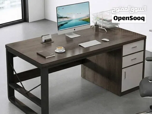 مكتب زاوية خشبي بتصميم عصري وعملي   مكتب مثالي للعمل أو الدراسة، يجمع بين المساحة الواسعة والتصمي