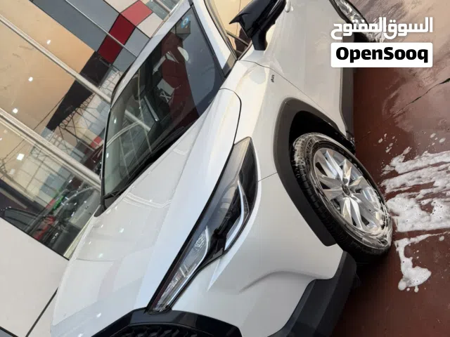 كورلا كروس فول داخل احمر كراسي كهرباء اربع كامرات حمالات شقف مرقم بغداد ماشية 400 كليلو زيرو بمكانها